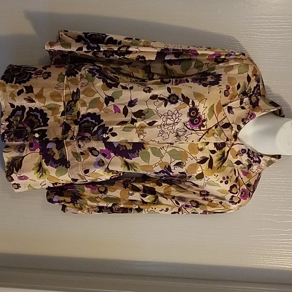 100% SILK. I.e brand woman top 3X